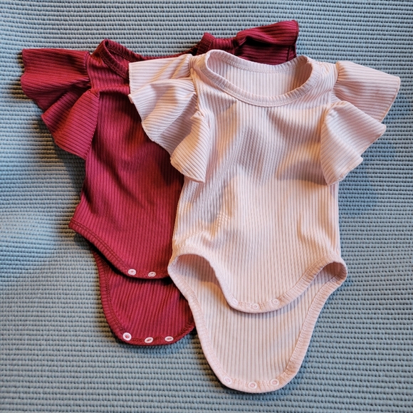 Other - 👶🏼 4/$10 0-3 month 2 onesies light pink dark red ruffle sleeves solid color